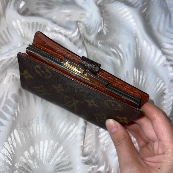 Louis Vuitton Wallet - Picture 16 of 16